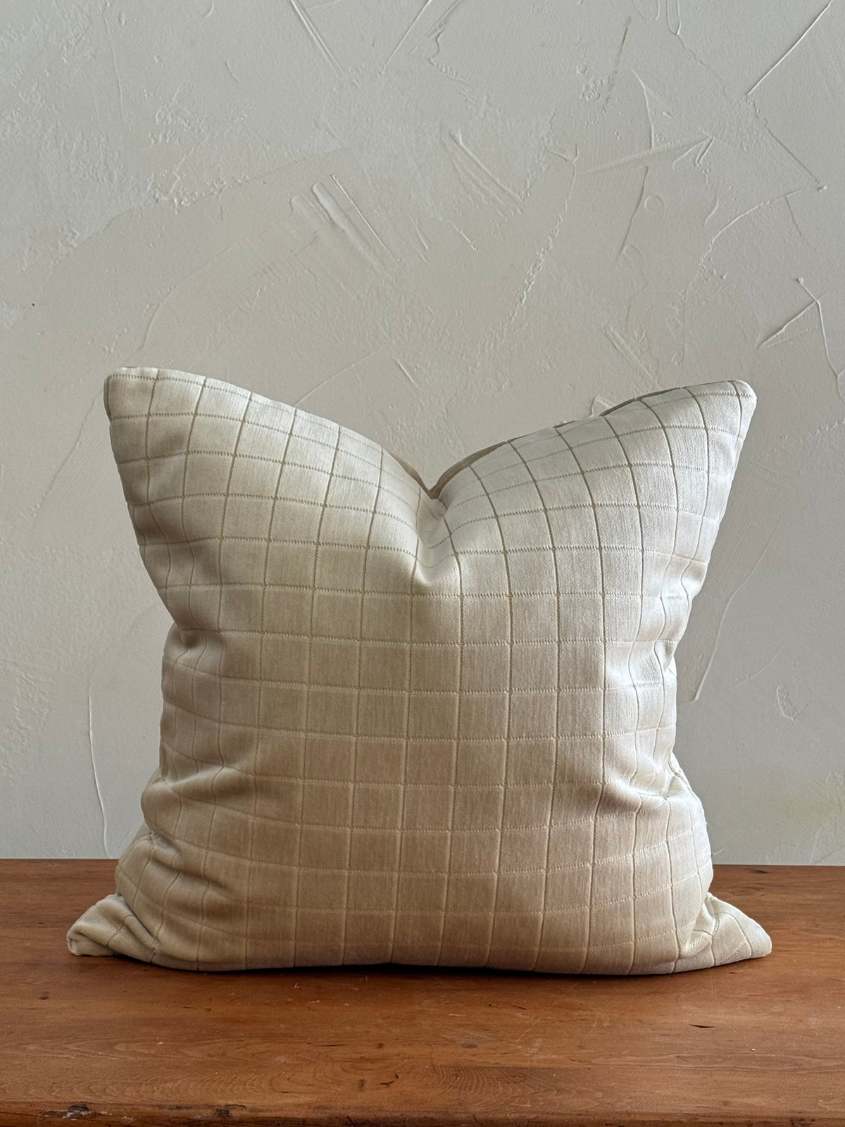 CREAM GRID CUT VELVET PILLOW – Carpenter.Studio
